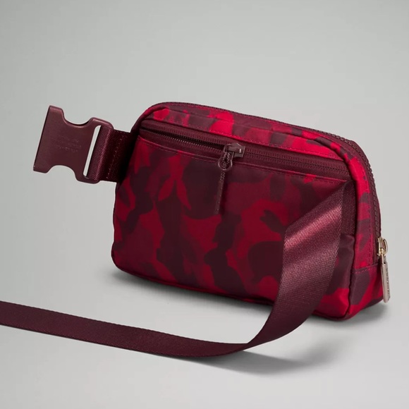 Lululemon NEW YEAR Everywhere Belt Bag 1L - Picture 6 of 7